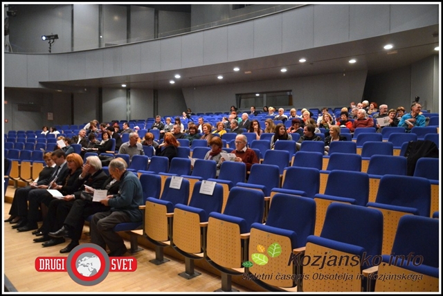 V ne preveč polni dvorani Kulturnega centra so nastopajoči poskrbeli za bogat in pester kulturni program V ne preveč polni dvorani Kulturnega centra so nastopajoči poskrbeli za bogat in pester kulturni program